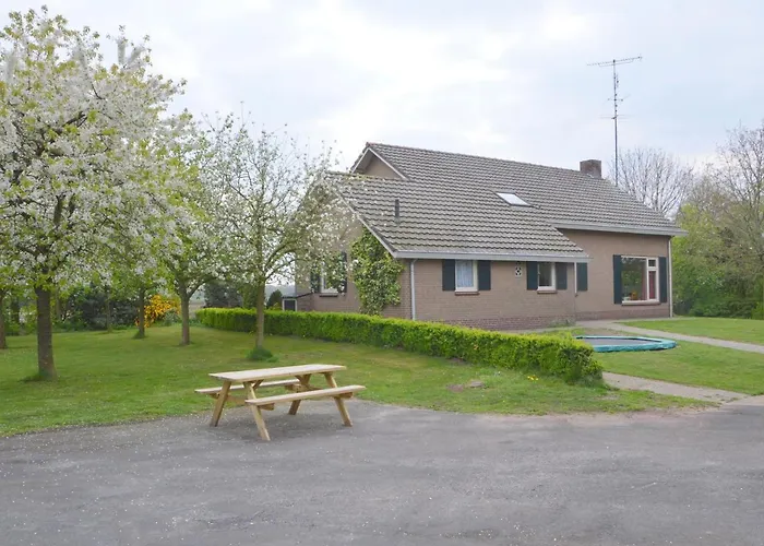 Cosy Holiday Home With Pet Friendly Garden