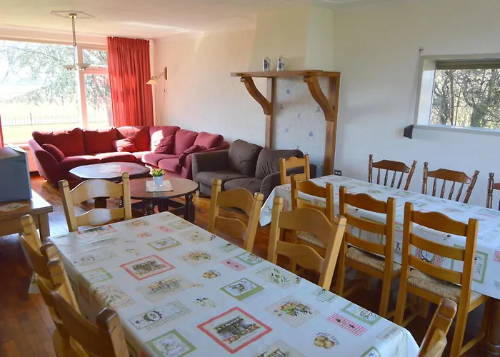 Cosy Holiday Home With Pet Friendly Garden