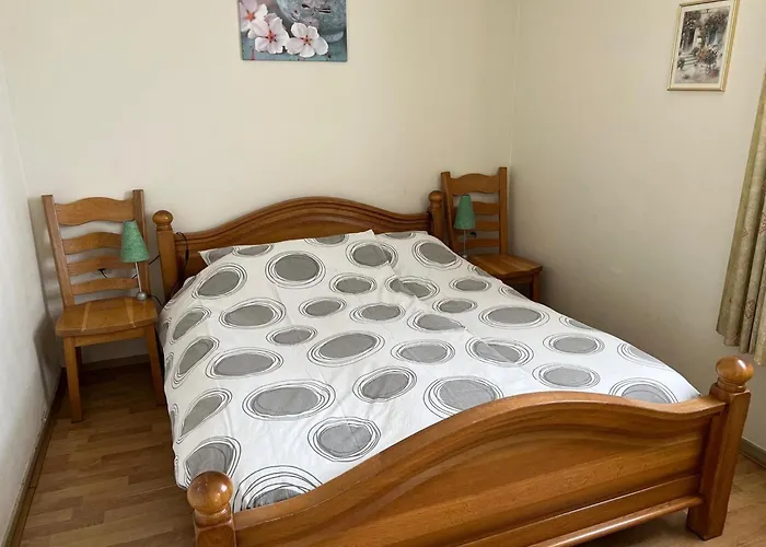 Cosy Holiday Home With Pet Friendly Garden