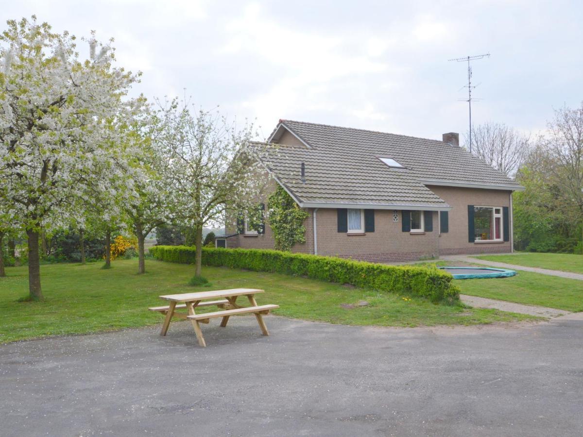 Cosy With Pet Friendly Garden Holiday home